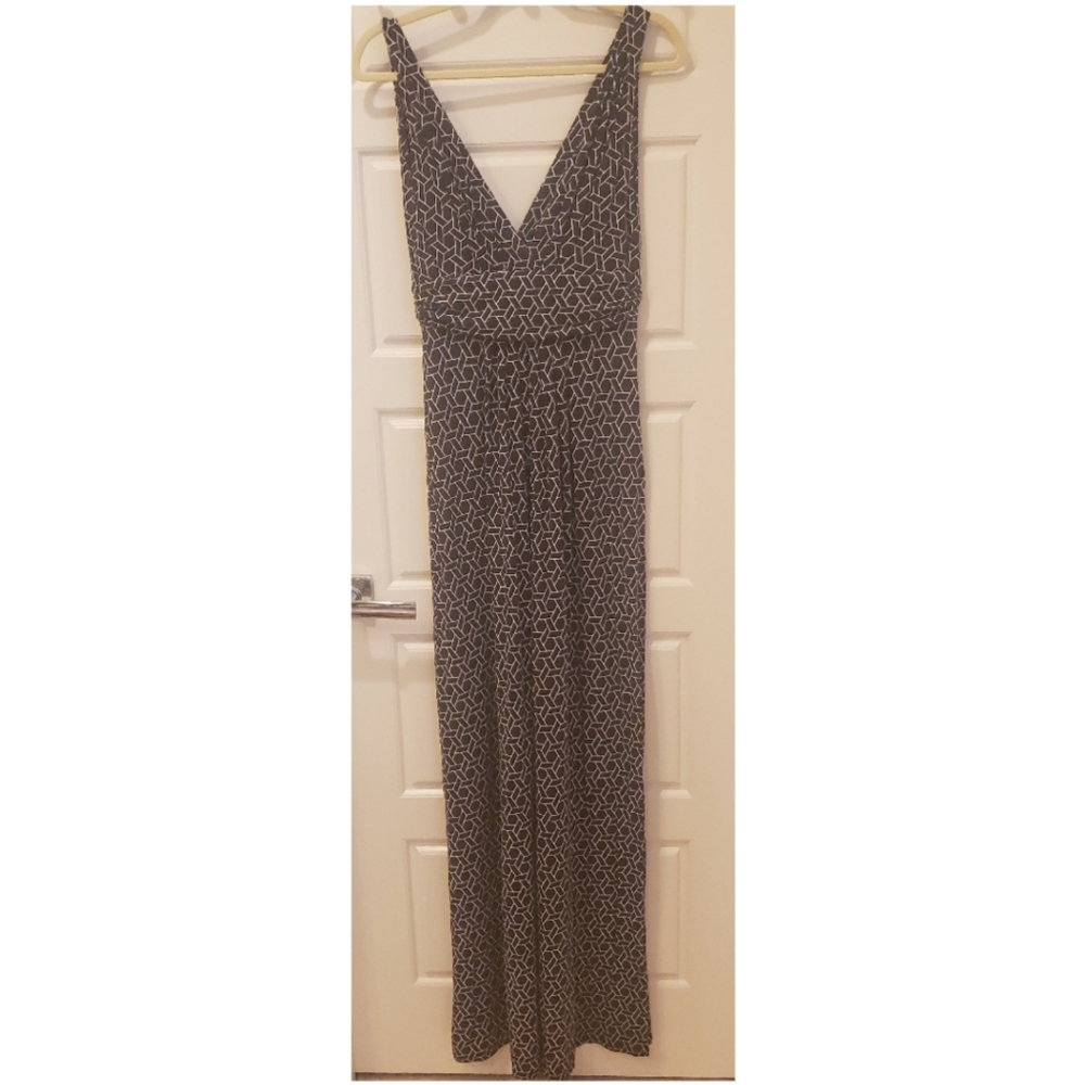 Black/ White Geometric Double V-neck Maxi Dress